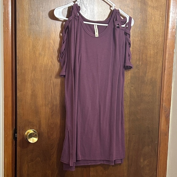 Zenana Outfitters Tops - Zenana Prenmium Purple Cold Shoulder Top